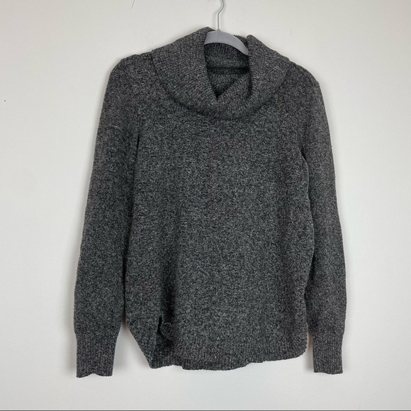 Tahari Gray Cowl Neck Pullover Long Sleeve Sweater Size Medium - Picture 1 of 5